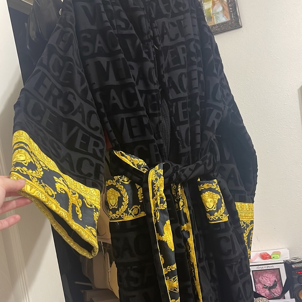 I 🖤 BAROQUE BATHROBE (VERSACE)